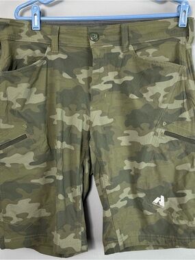 SOLD !! Eddie Bauer Men's Camo Cargo Shorts - Olive Green